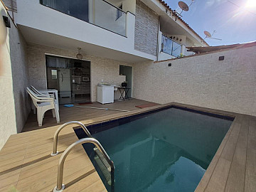 CASA COM PISCINA NA COROA VERMELHA
